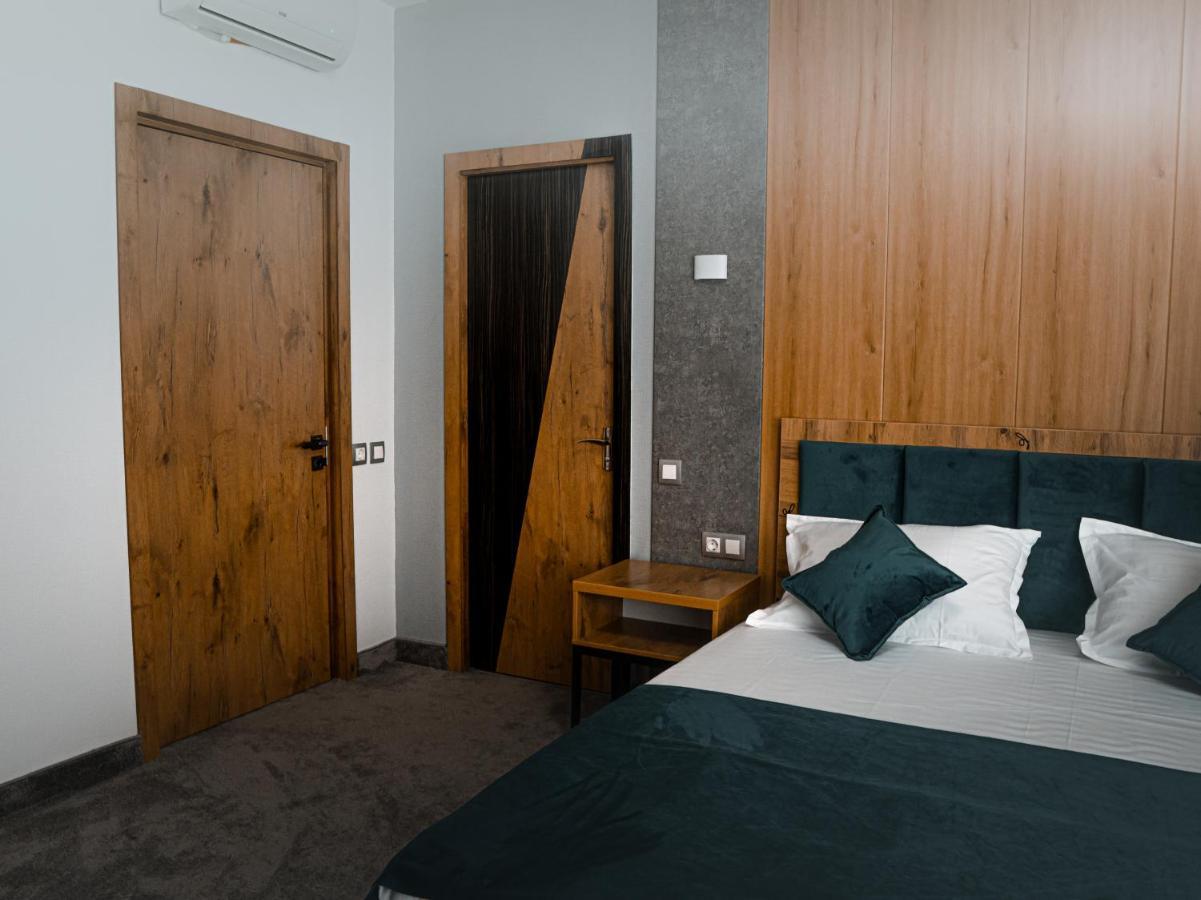 Demure Hotel Ташкент Екстериор снимка