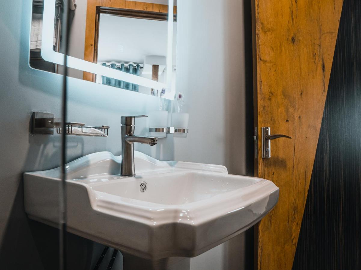 Demure Hotel Ташкент Екстериор снимка